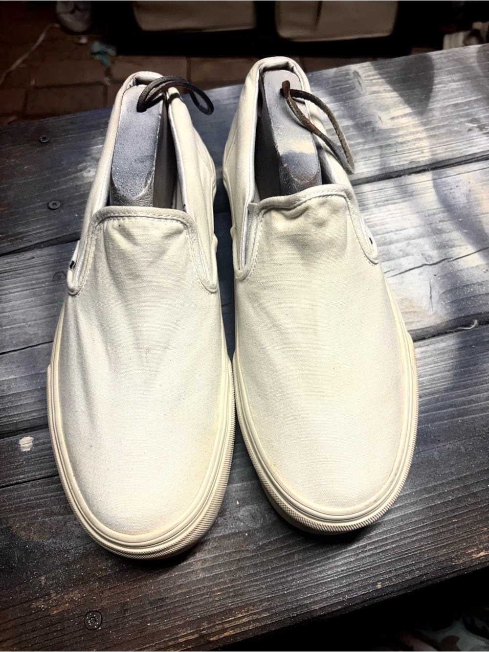 White Vans slip-on canvas sneakers in US womens 10 skateboarding #slipons